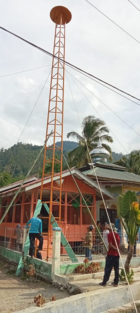 Dalam Kegiatan Pemasangan Tower Untuk TOA Masjid Pada Tahun 2023